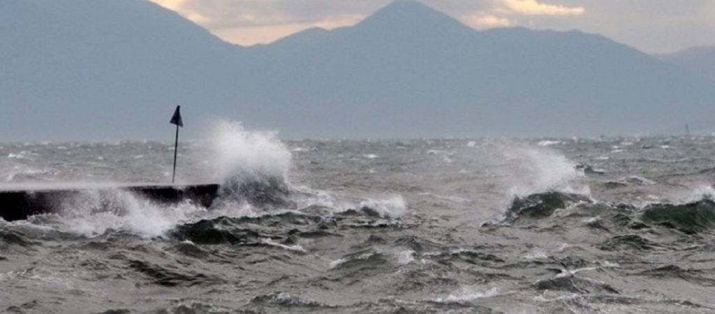 Καιρός: Βροχές και ισχυροί άνεμοι και αύριο