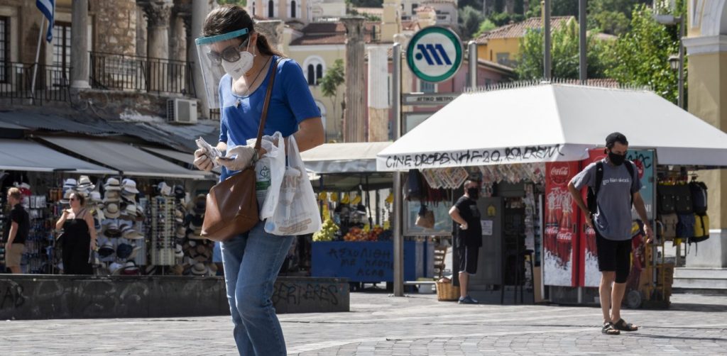 Οι πολίτες αποδοκιμάζουν τους χειρισμούς της κυβέρνησης στις οικονομικές επιπτώσεις της πανδημίας και στο μεταναστευτικό