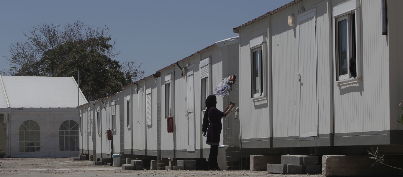 Αυστηρά περιοριστικά μέτρα στις δομές παράνομων μεταναστών σε Θήβα και Σέρρες