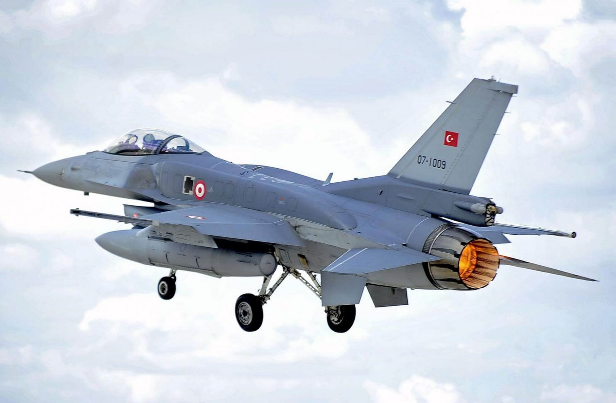 Αρμενία: «Δύο τουρκικά F-16 πέταξαν από το Kurdamir – UAV Bayraktar πέταξαν πυραύλους σε οικισμούς»