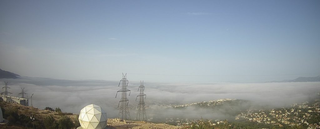 Απίστευτη ομίχλη και υγρασία κάλυψε τον ουρανό της Αττικής (βίντεο)