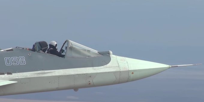 Su-57 σε δοκιμαστική πτήση χωρίς την… καλύπτρα!