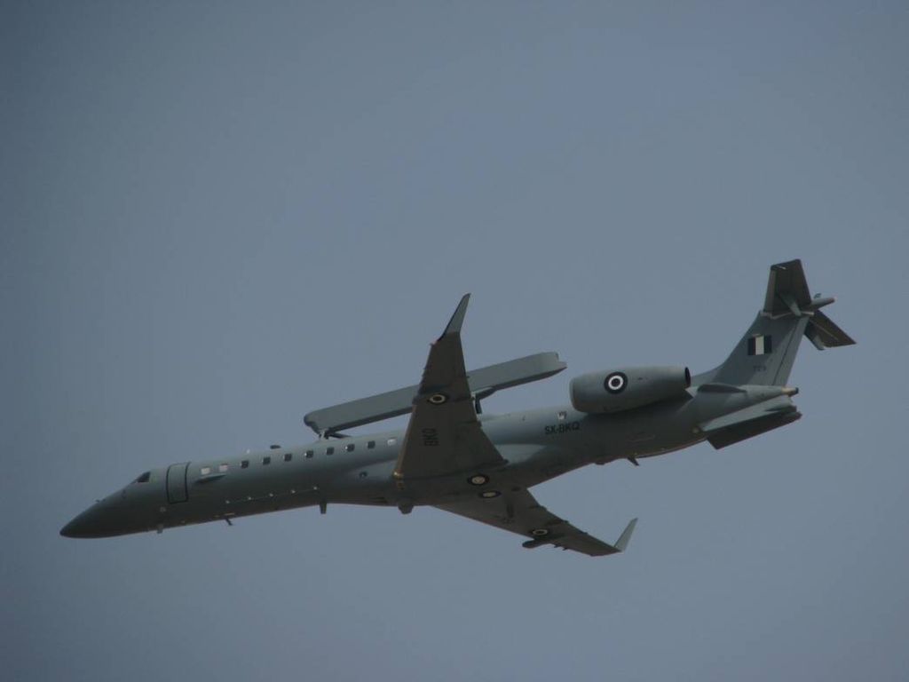 «Σαρώνει» το Αιγαίο το Embraer EMB-145 της ΠΑ (χάρτης)