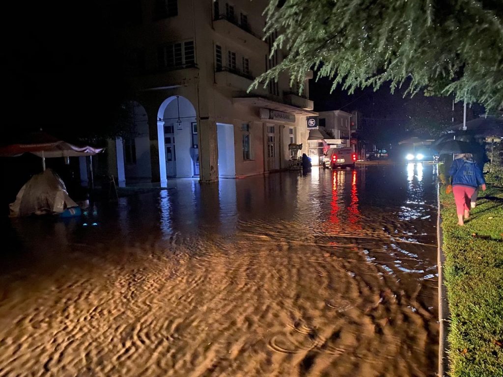 Στο πλευρό των κατοίκων της Καρδίτσας και των Φαρσάλων η Πολεμική Αεροπορία