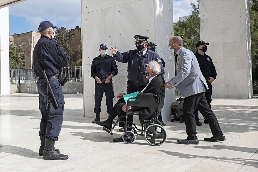 Άκης Τσοχατζόπουλος: Πήγε ξανά με αναπηρικό καροτσάκι στον Άρειο Πάγο (φώτο)