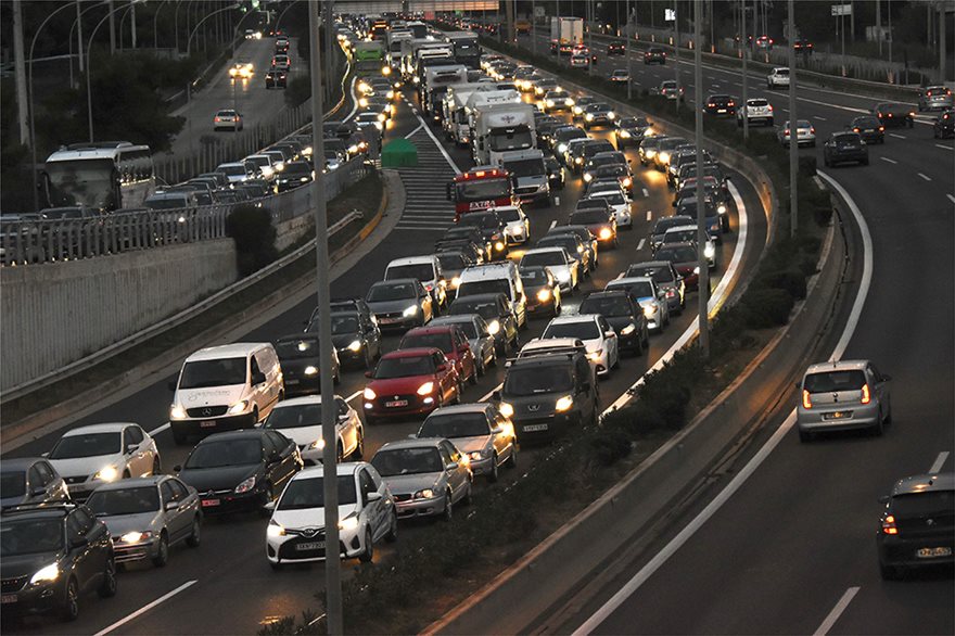 Αθήνα: Σα να βρίσκεται «ο εχθρός προς των πυλών» – Πρωτοφανές χάος στους δρόμους – Έρχεται η νέα καραντίνα (βίντεο)