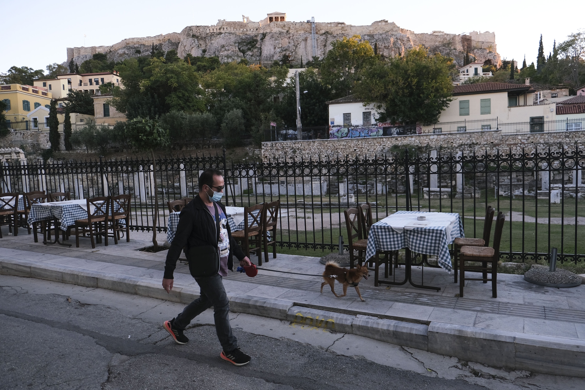 Δεύτερος… γύρος lockdown: Ποιες οι διαφορές με αυτό της άνοιξης – Ποια καταστήματα θα είναι ανοιχτά και ποια κλειστά