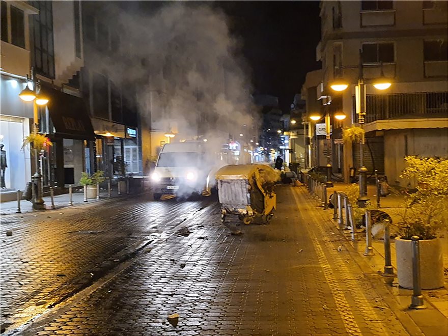 Μαζική κινητοποίηση κατά των περιοριστικών μέτρων στην Κύπρο – Τραυματίες και 30 συλλήψεις