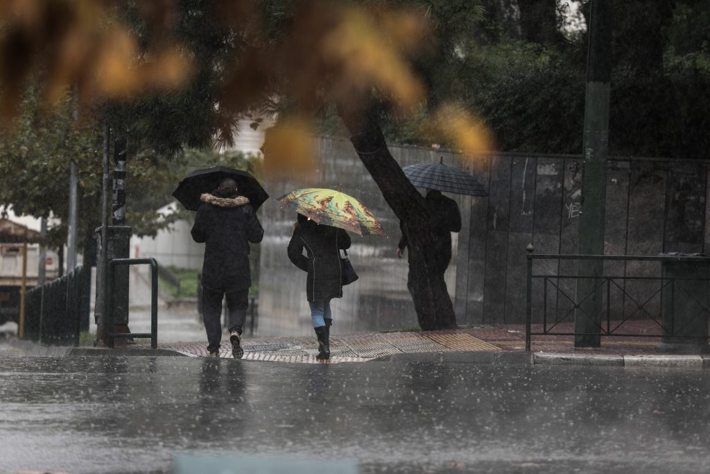 Άστατος ο καιρός σήμερα με βροχές και καταιγίδες – Σε ποιες περιοχές θα σημειωθούν έντονα φαινόμενα