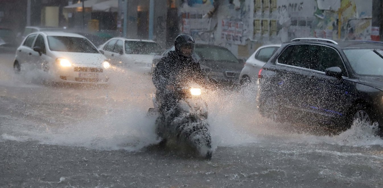 Άστατος σήμερα ο καιρός με βροχές και καταιγίδες – Σε ποιες περιοχές θα «σαρώσει» η κακοκαιρία