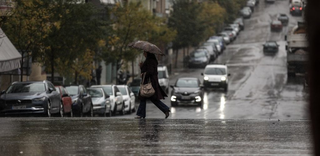 Άστατος με βροχές και καταιγίδες σήμερα ο καιρός – Αναλυτικά η πρόγνωση