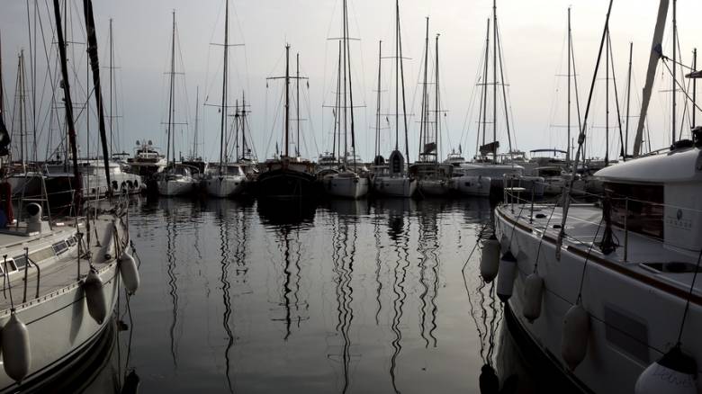 Έκρηξη σε σκάφος στον Άλιμο – Ένας τραυματίας