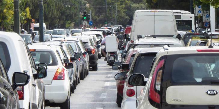 Τι αλλάζει στα όρια επιβατών σε ταξί και ΙΧ παραμονή και ανήμερα Πρωτοχρονιάς;