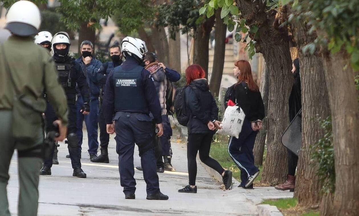 Ελεύθεροι αφέθηκαν οι 8 συλληφθέντες από την αστυνομική επιχείρηση στις εστίες Ζωγράφου