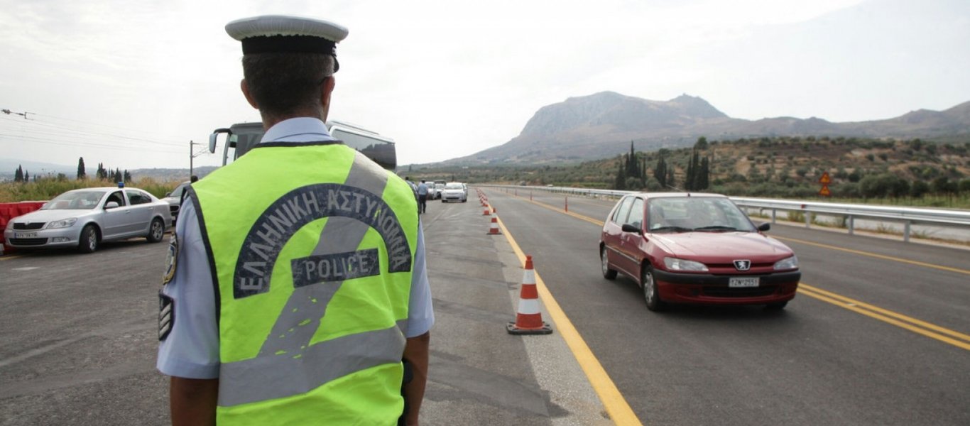 Τροχαία ατύχημα στην Πάτρα – Αυτοκίνητο παρέσυρε δύο πεζούς (βίντεο)