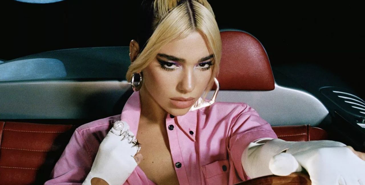 Η Dua Lipa μας δείχνει… το εσώρουχο της (φώτο)