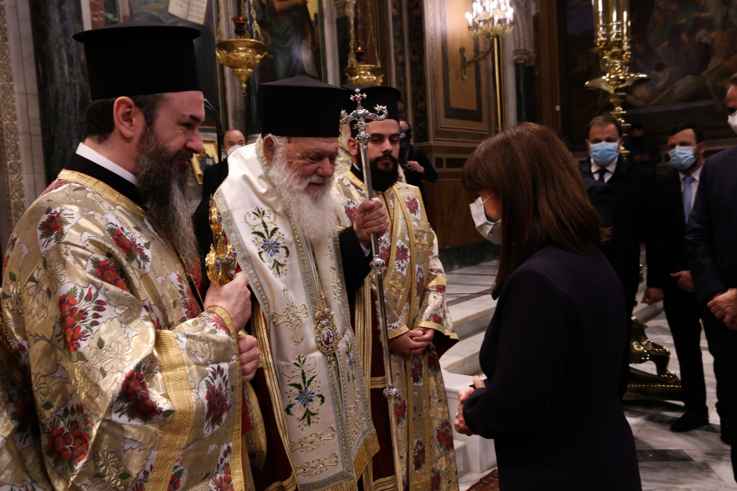 Η «συγγνώμη» της ΠτΔ; «Μυστικός δείπνος» Ιερώνυμου-Σακελλαροπούλου