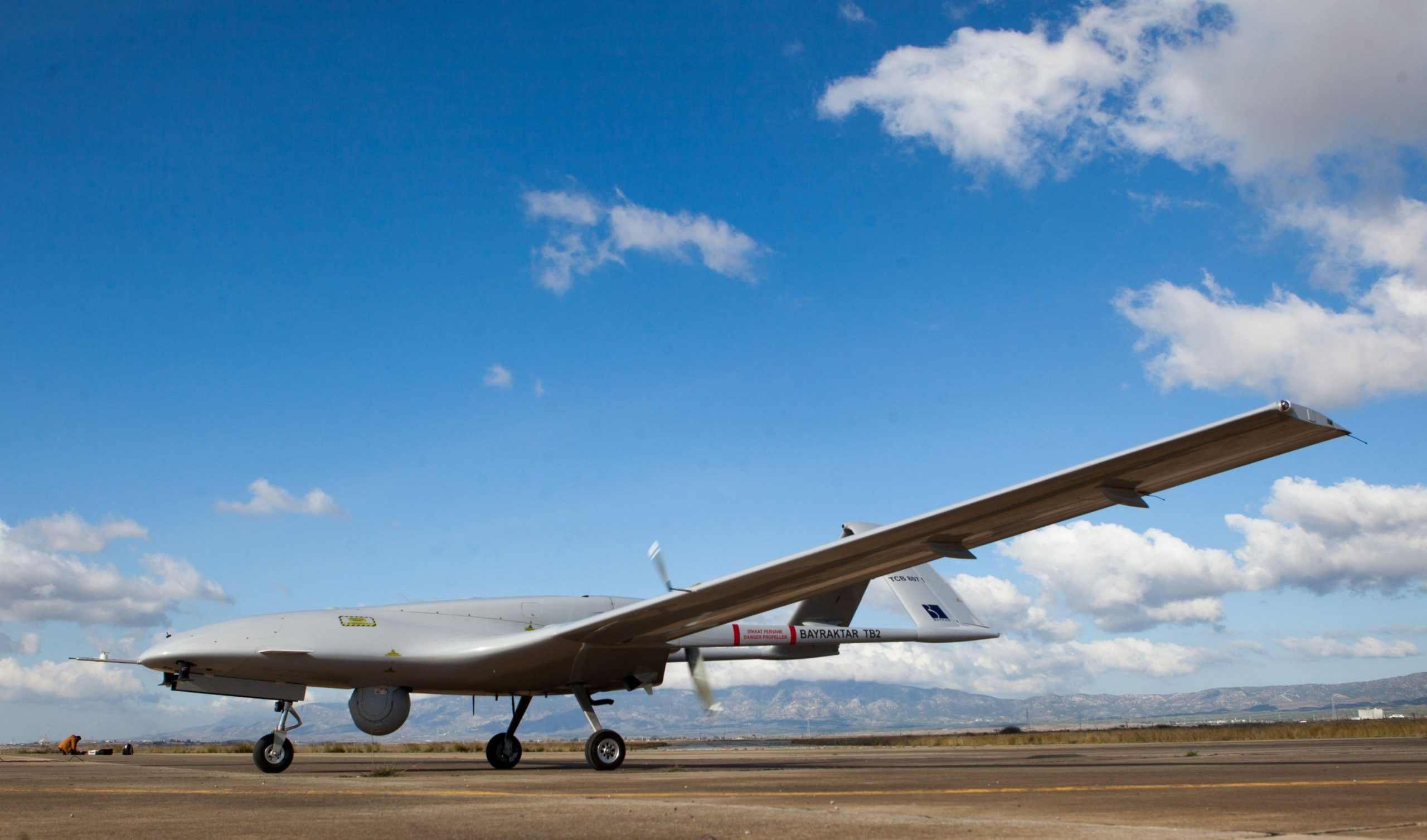 H Ουκρανία αγοράζει ένοπλα τουρκικά UAV TB-2 για το ναυτικό της