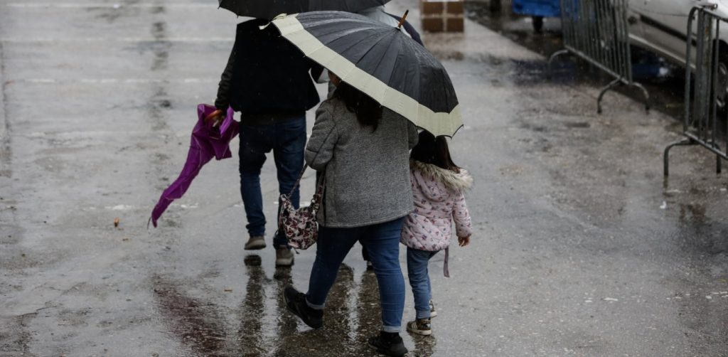 Με βροχές και καταιγίδες η σημερινή μέρα – Αναλυτικά η πρόγνωση