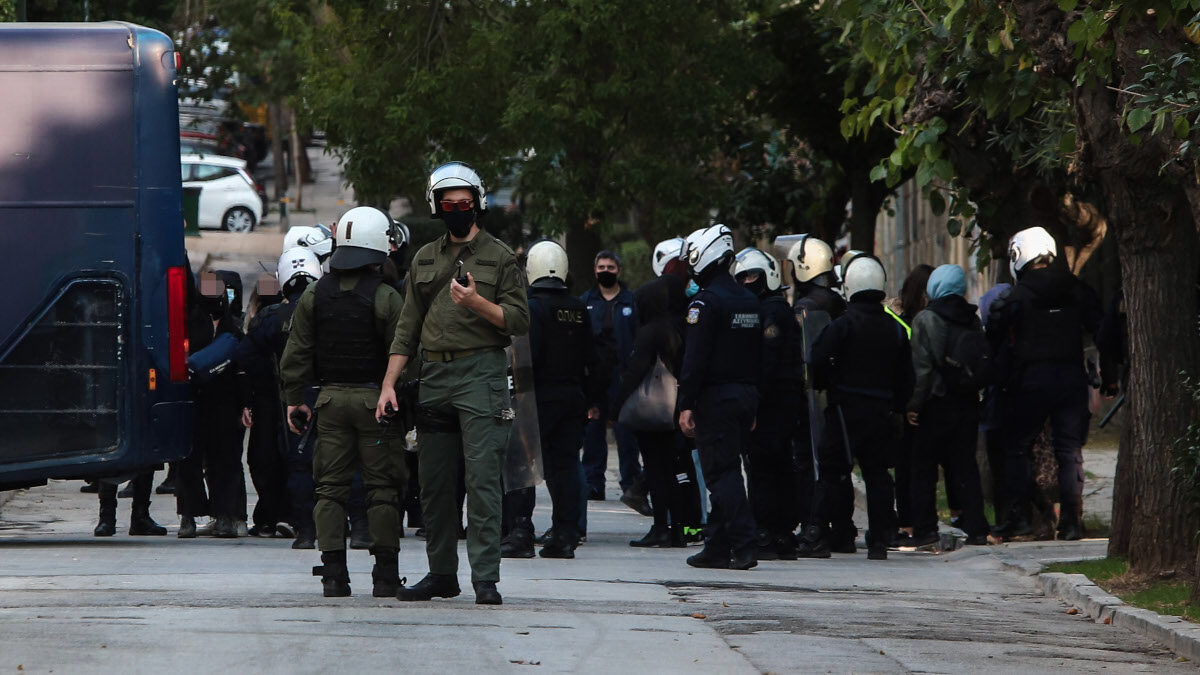 Θεσσαλονίκη: Μολότοφ και προσαγωγές στο πανεκπαιδευτικό συλλαλητήριο (βίντεο)