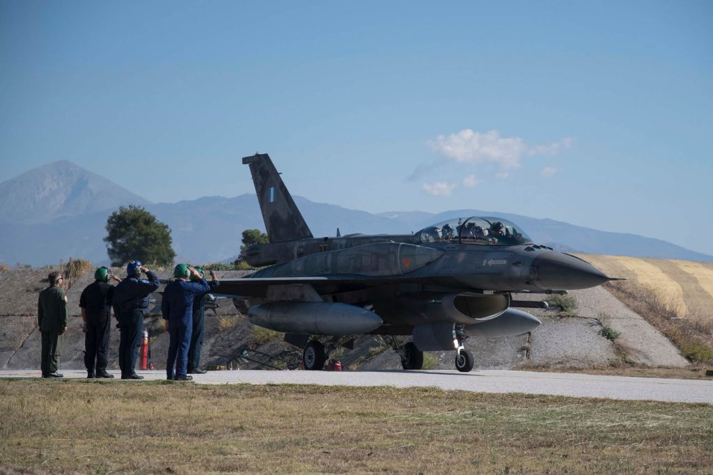 Το πρώτο F-16 Viper της ΠΑ πέταξε χθες για ΗΠΑ