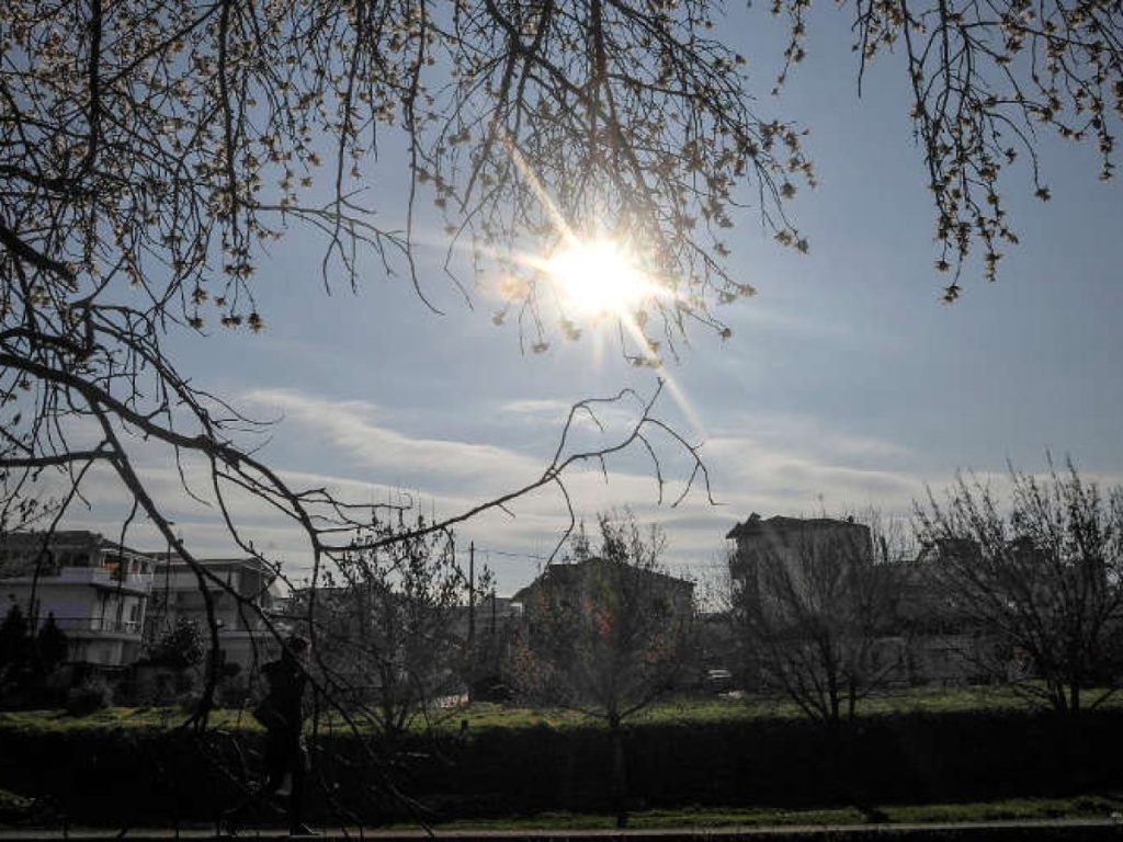 Καλοκαιρινό το σκηνικό του καιρού το Σαββατοκύριακο – Στους 23 βαθμούς ο υδράργυρος στην Αθήνα (χάρτης)