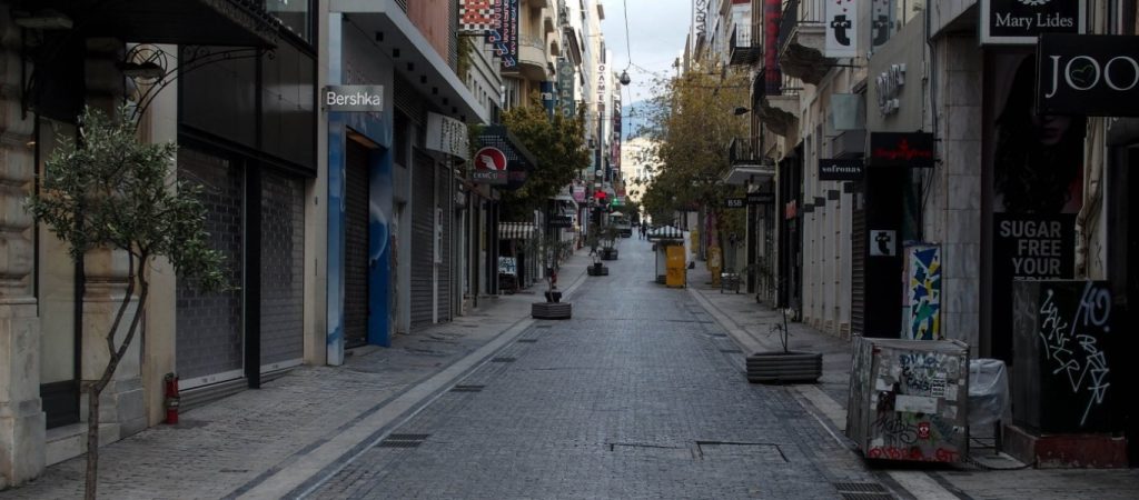 «Κλειστή» η Ερμού – Ευκαιρία για βόλτα στις παραλίες για τους πολίτες (φώτο)