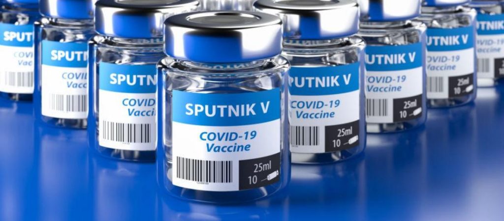 Sputnik V: Η Ρωσία συζητά με εταιρείες για να παραχθούν περισσότερες δόσεις του εμβολίου