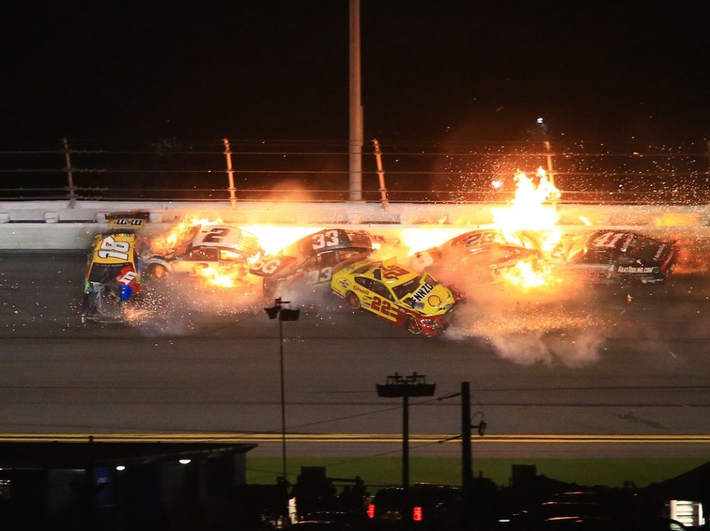 Χαοτικό φινάλε στο Σιρκουί Daytona 500: Σφοδρή σύγκρουση στον τελευταίο γύρο (βίντεο)