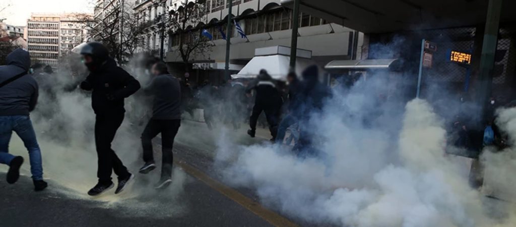 Επεισόδια στο κέντρο της Αθήνας από υποστηρικτές του Δ.Κουφοντίνα (φώτο)