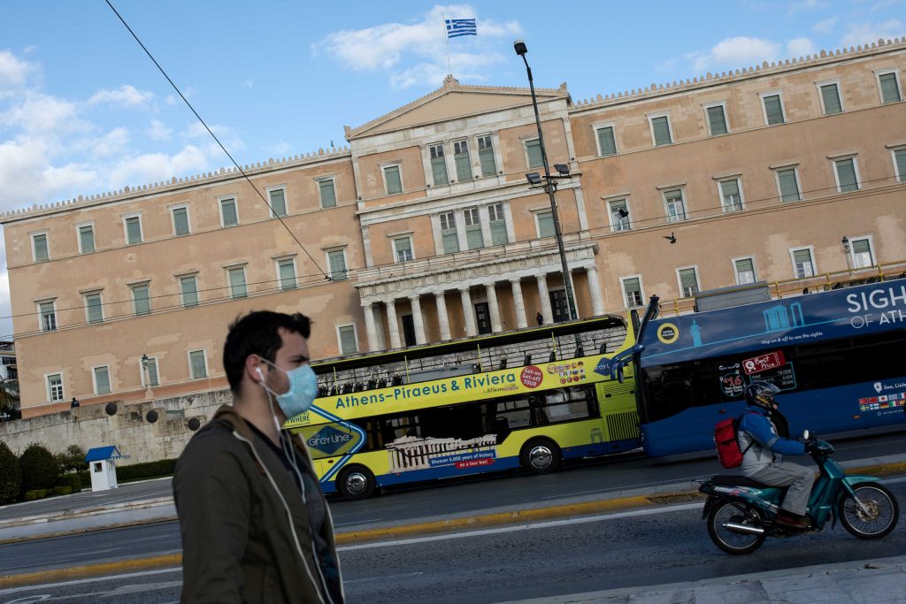 Lockdown: Με ανακριβή στοιχεία η κυβέρνηση προχωράει στην παράταση του – Το «παιχνίδι» με τις ΜΕΘ και τα κρούσματα