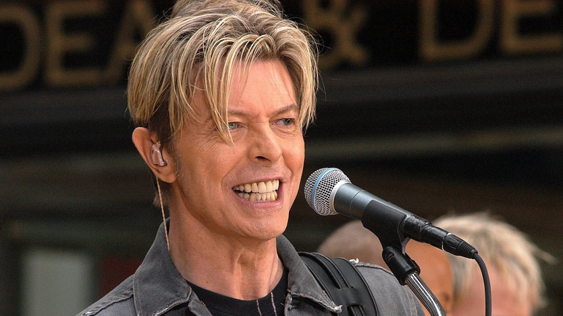 David Bowie: Ο απίστευτος λόγος που είχε πάντα μαζί του μια ελληνική εφημερίδα