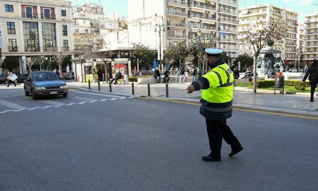 Lockdown: Διευκρινίσεις για την μετακίνηση «4» – «Δύσκολο να βάλουμε αυστηρούς κανόνες»