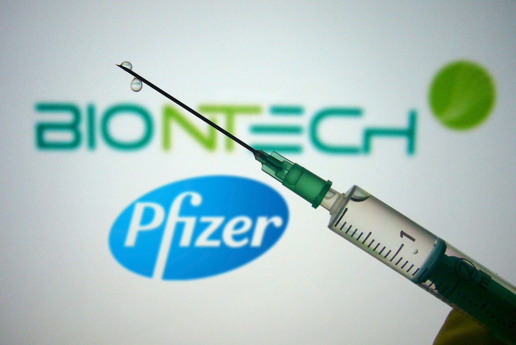 Εμβόλιο Pfizer/BioNTech: Μπορούν να αυξήσουν την δυνατότητα παραγωγής του σε 3 δισεκ. δόσεις το ερχόμενο έτος