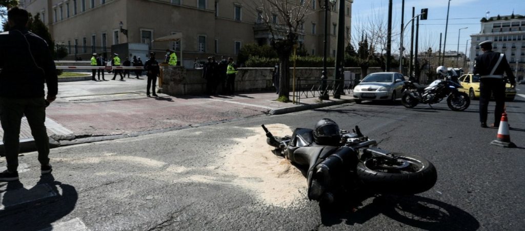 Τροχαίο στη Βουλή: Εντοπίστηκε και καταθέτει την Τρίτη ο οδηγός ταξί