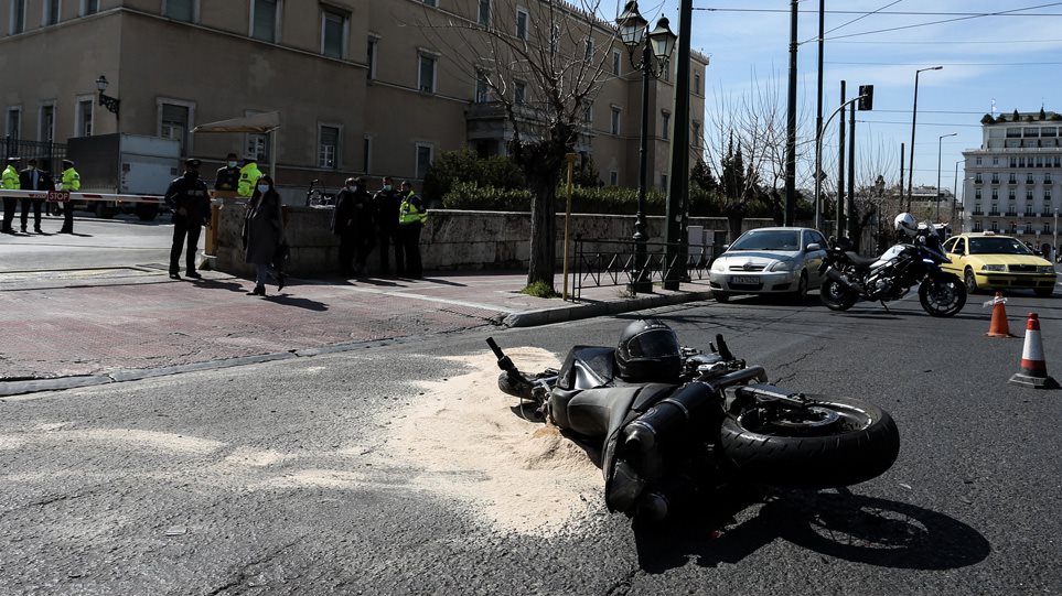 Τροχαίο στη Βουλή: Συνεχίζεται η εξέταση του οπτικοακουστικού υλικού και των καταθέσεων (βίντεο)