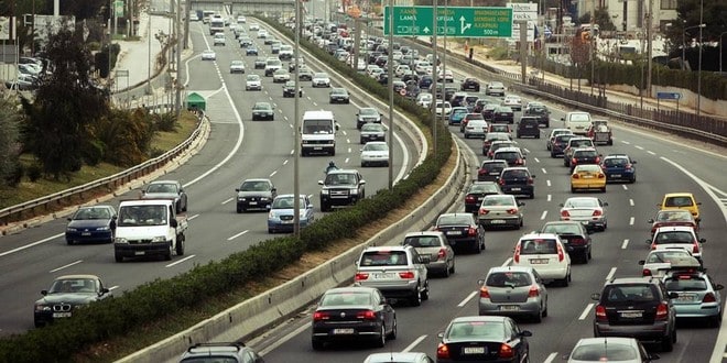 Κίνηση στον Πειραιά λόγω σύγκρουσης δύο οχημάτων – Δείτε που θα συναντήσετε προβλήματα (φωτο)