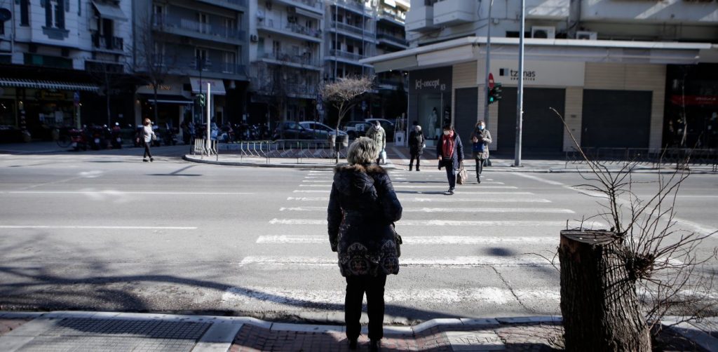 Ανοίγει το λιανεμπόριο αλλά… με εξαιρέσεις: Η κυβέρνηση «τελειώνει» Θεσ/νίκη, Αχαΐα, Κοζάνη – Τι ισχύει από σήμερα