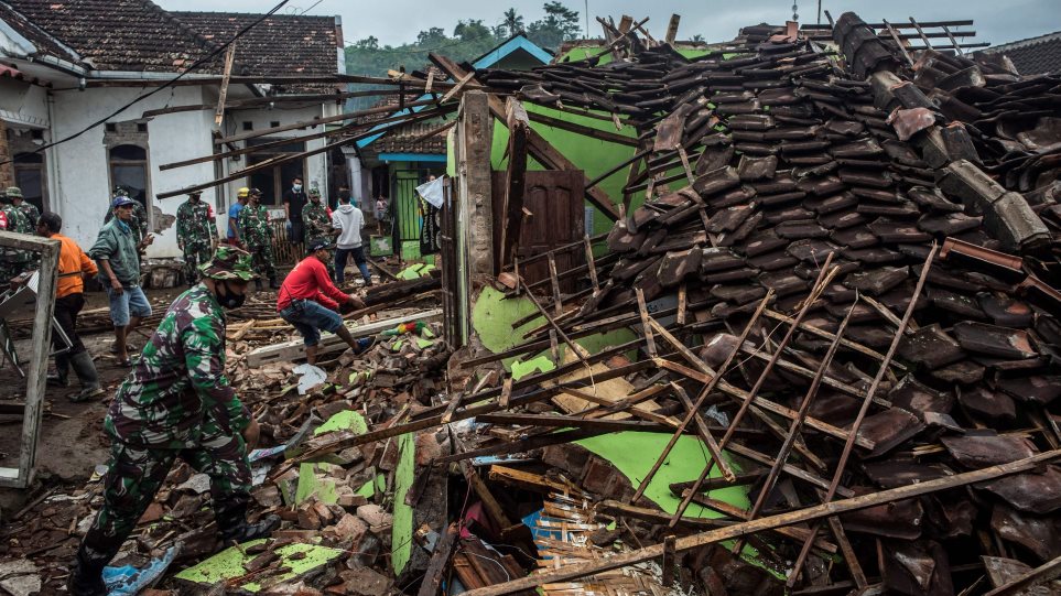 Ισχυρός σεισμός 5,9 Ρίχτερ στην Ινδονησία – Κινητοποίηση παροχή βοήθειας & διάσωση (φώτο-βίντεο)