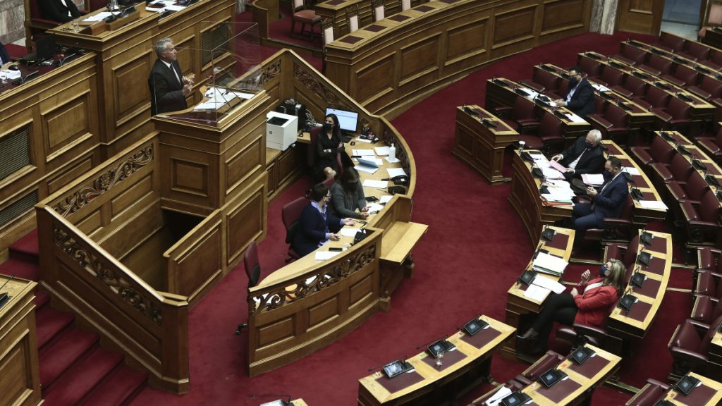 Βουλή: Τρία «ναι» και τρία «όχι» στο νομοσχέδιο για τους απόδημους