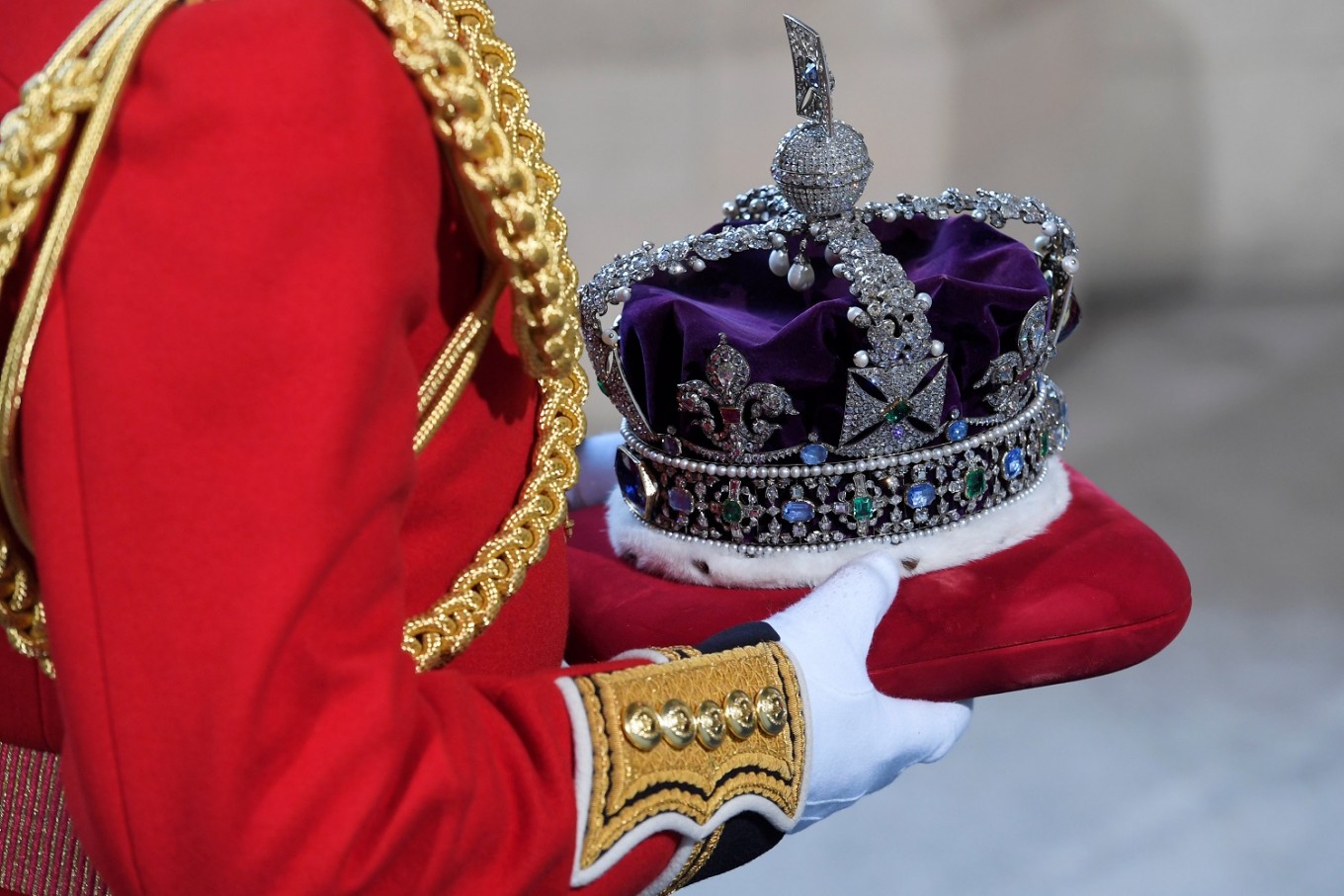 Αυτή είναι η σειρά διαδοχής στον βασιλικό θρόνο της Αγγλίας – Τι θα συμβεί όταν (και αν) αποχωρήσει η βασίλισσα Ελισάβετ