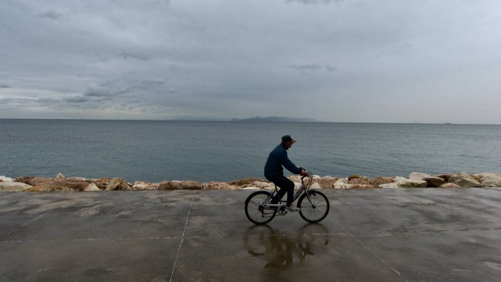 Άστατος ο καιρός αύριο – Που θα σημειωθούν λασποβροχές & καταιγίδες