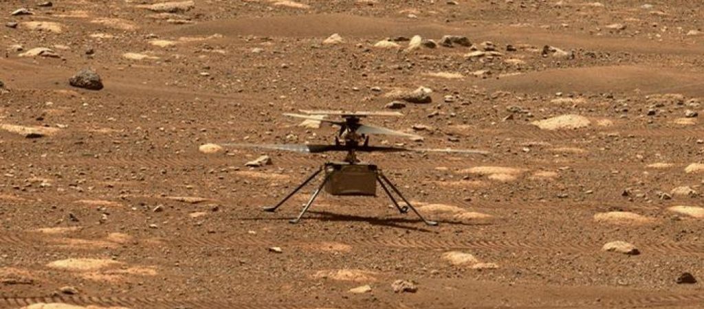 NASA: Δείτε τις πρώτες εντυπωσιακές έγχρωμες εικόνες από τον πλανήτη Άρη (φώτο)