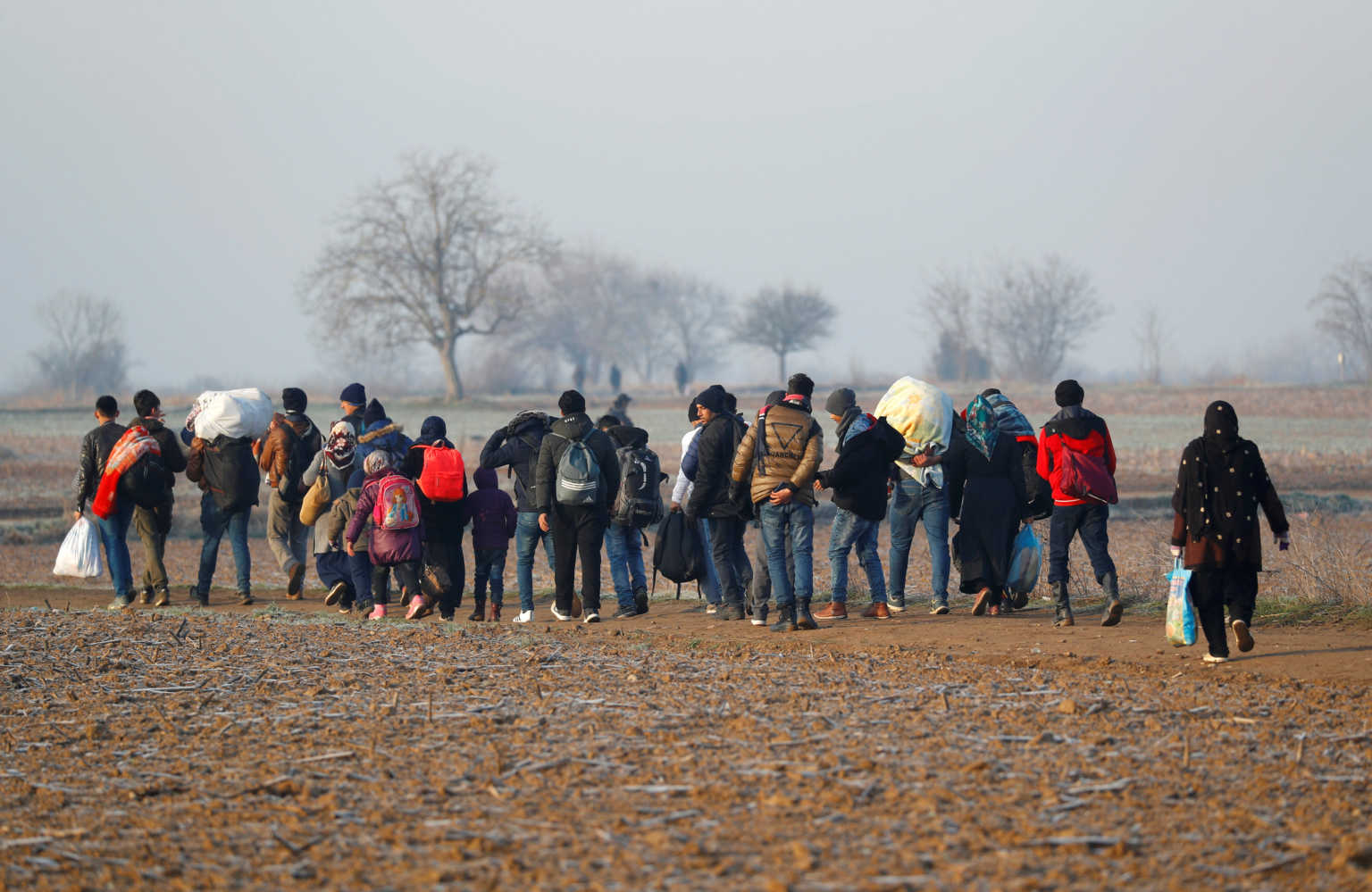 Παράνομοι μετανάστες ετοιμάζουν μαζική εισβολή στον Έβρο – Τούρκοι μπαίνουν ως «πρόσφυγες» (βίντεο)