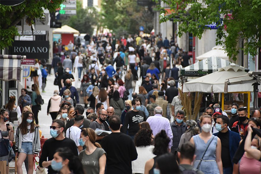 «Γεμάτη» η Ερμού λίγο πριν την Ανάσταση – Οι πολίτες κάνουν τα τελευταία ψώνια πριν το Πάσχα (βίντεο-φωτο)