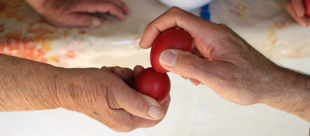 Πασχαλινά αυγά: Πόσες μέρες διατηρούνται εκτός ψυγείου