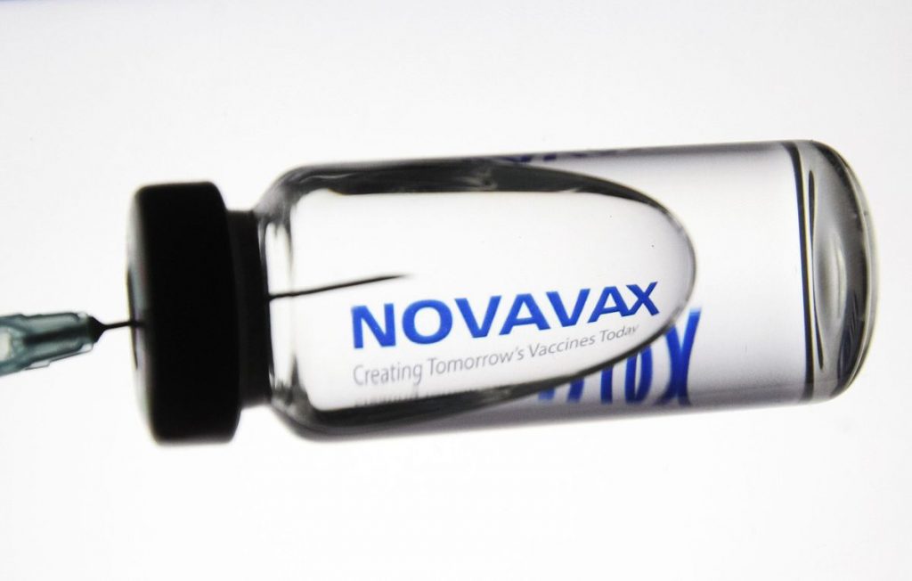 Novavax: Ξεκίνησε τις κλινικές δοκιμές του εμβολίου της σε εφήβους