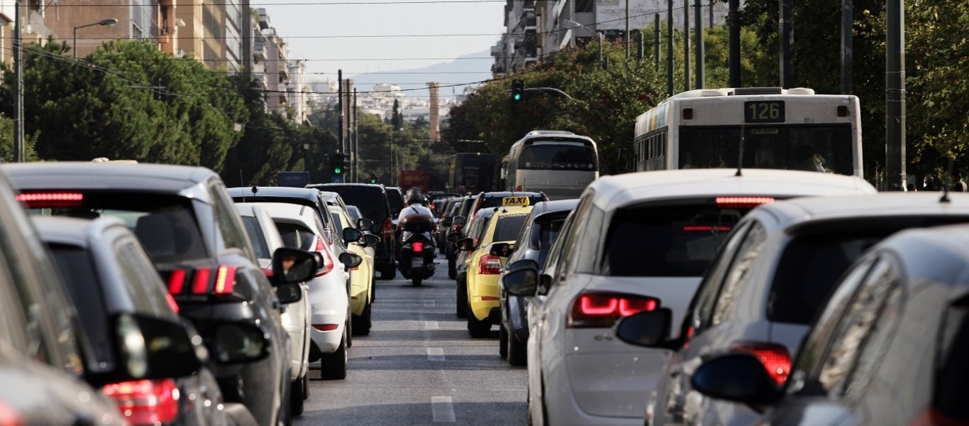 Τροχαίο ατύχημα στο Χαϊδάρι – Σχηματίστηκαν ουρές στη Λεωφόρο Αθηνών