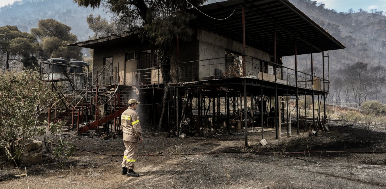 Φωτιά στον Σχίνο: Στο Αλεποχώρι ζητούν σκάφη σε περίπτωση εκκένωσης δια θαλάσσης