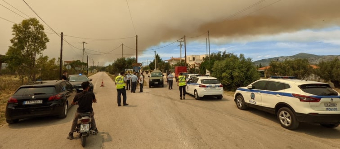 Φωτιά στο Σχίνο: Στο πλευρό των πυρόπληκτων ο δήμος Μεγάρων – Συγκεκριμένος χώρος για όποιον θέλει να διανυκτερεύσει